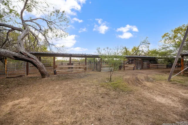 $475,000 | 155 County Road 6712, Natalia, TX 78059