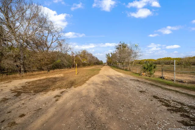 $475,000 | 155 County Road 6712, Natalia, TX 78059