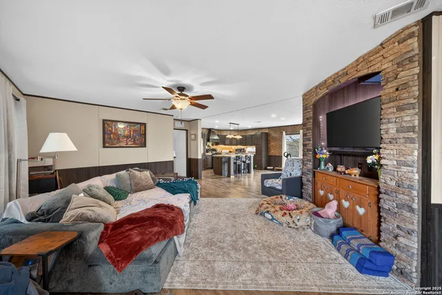 $475,000 | 155 County Road 6712, Natalia, TX 78059