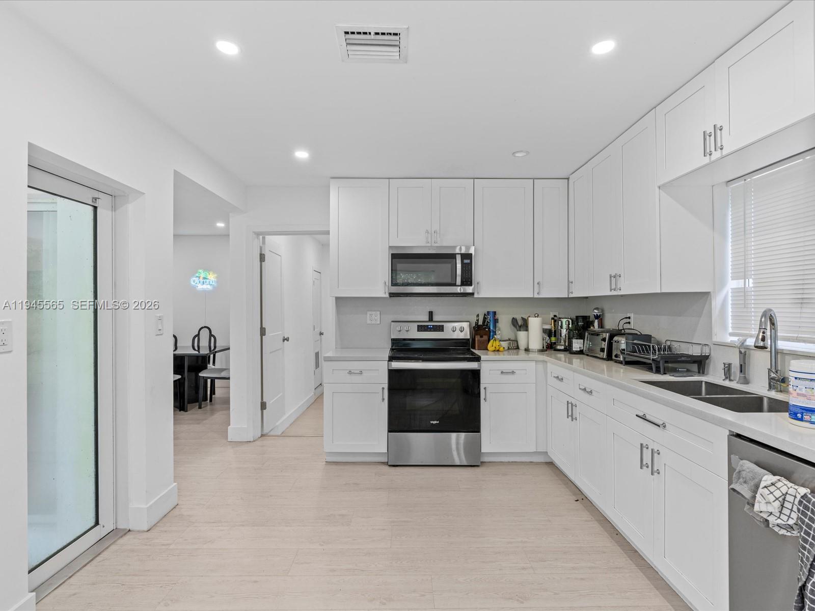 5265 Southwest 78th Street Miami, FL 33143 - Photo 11 of 18