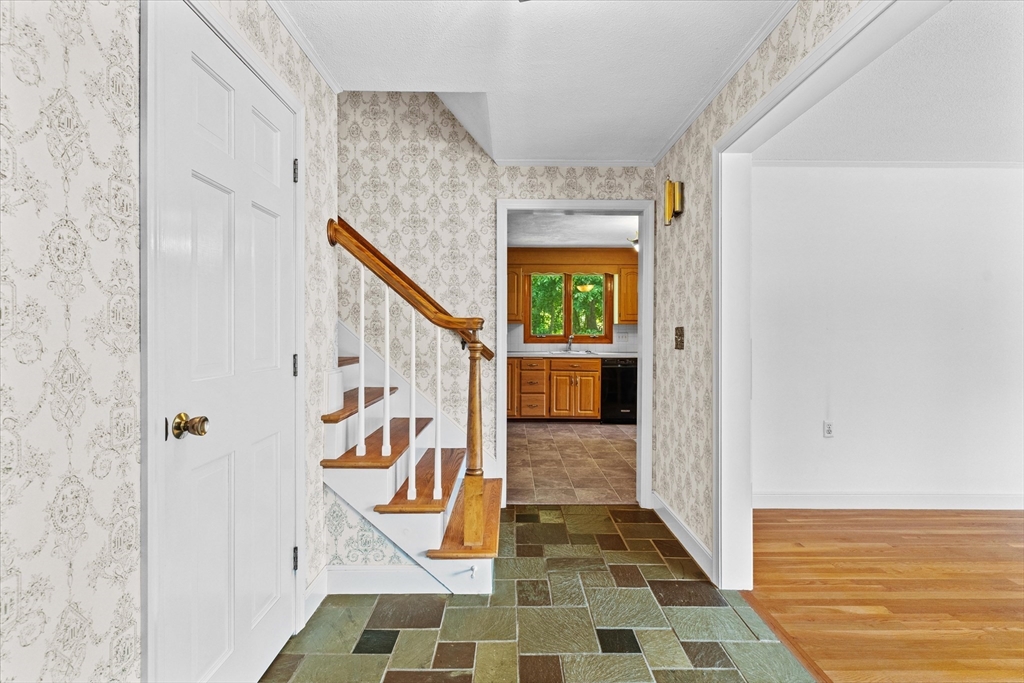 8 Fulton Road Andover, MA 01810 - Photo 3 of 33 Gallery Image 3
