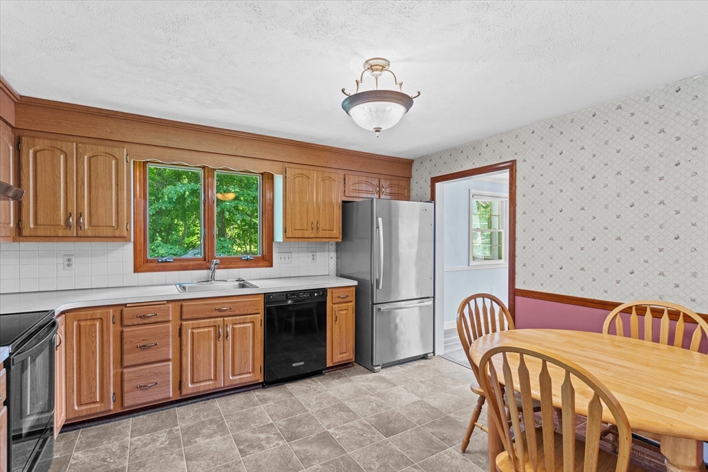 8 Fulton Road Andover, MA 01810 - Photo 8 of 33 Gallery Image 8
