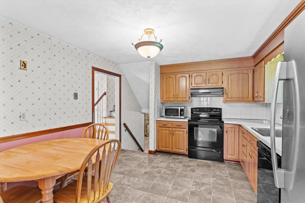 8 Fulton Road Andover, MA 01810 - Photo 9 of 33 Gallery Image 9