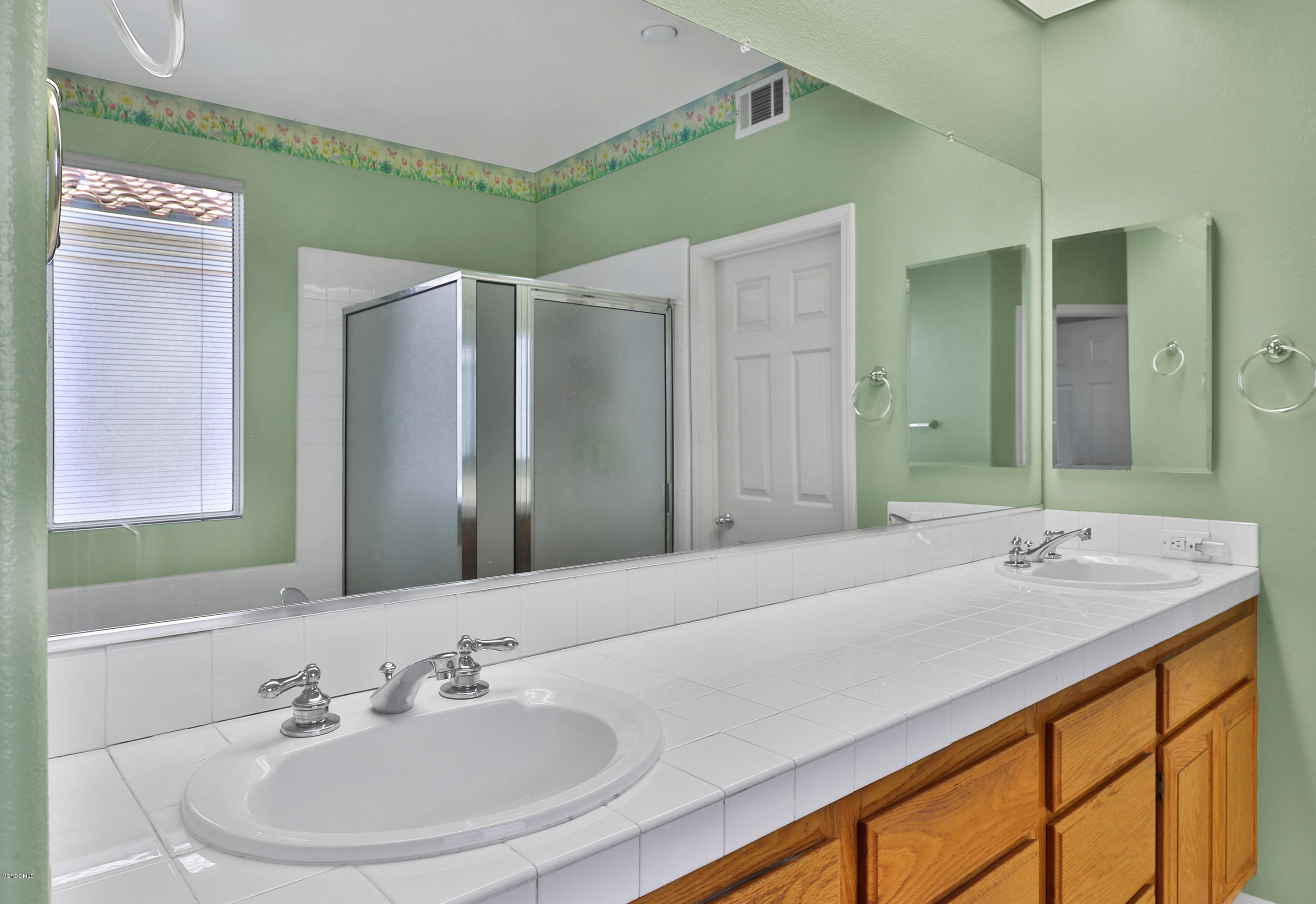 11161 Shadyridge Road Moorpark, CA 93021 - Photo 19 of 26 019_Spacious Master Bath