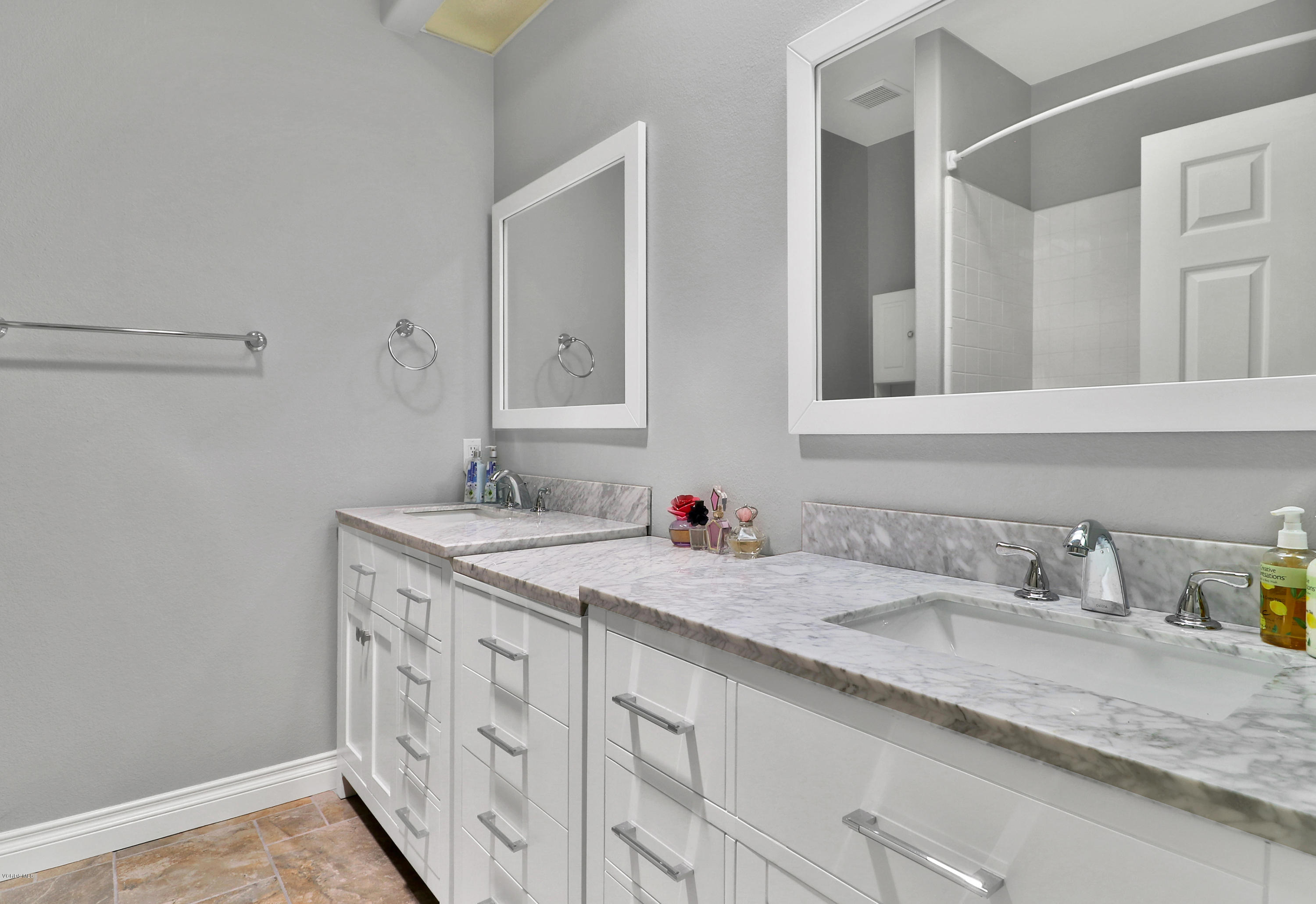 11161 Shadyridge Road Moorpark, CA 93021 - Photo 21 of 26 021_Guest Bathroom w Heated Floor