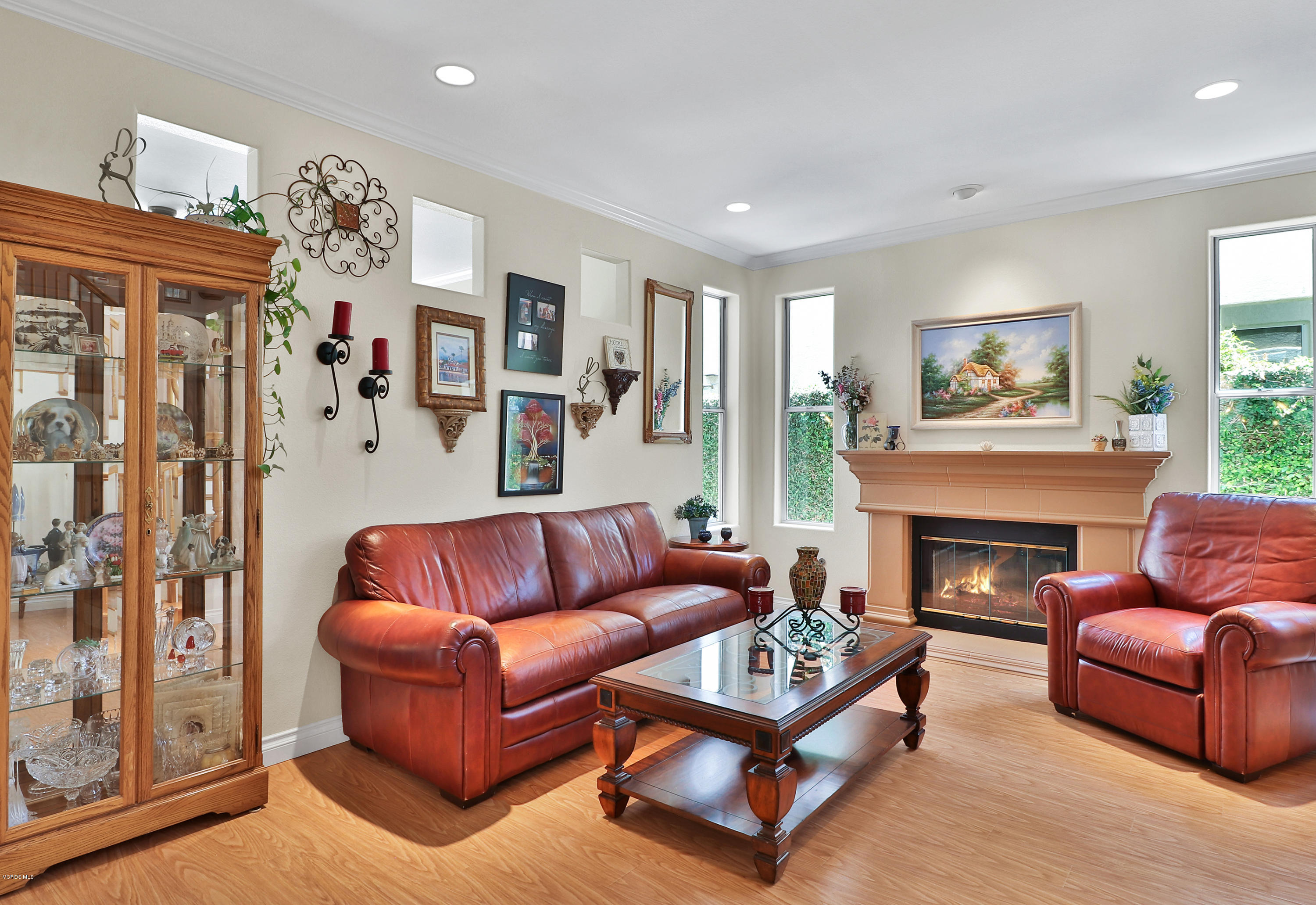 11161 Shadyridge Road Moorpark, CA 93021 - Photo 6 of 26 006_Cozy Living Room