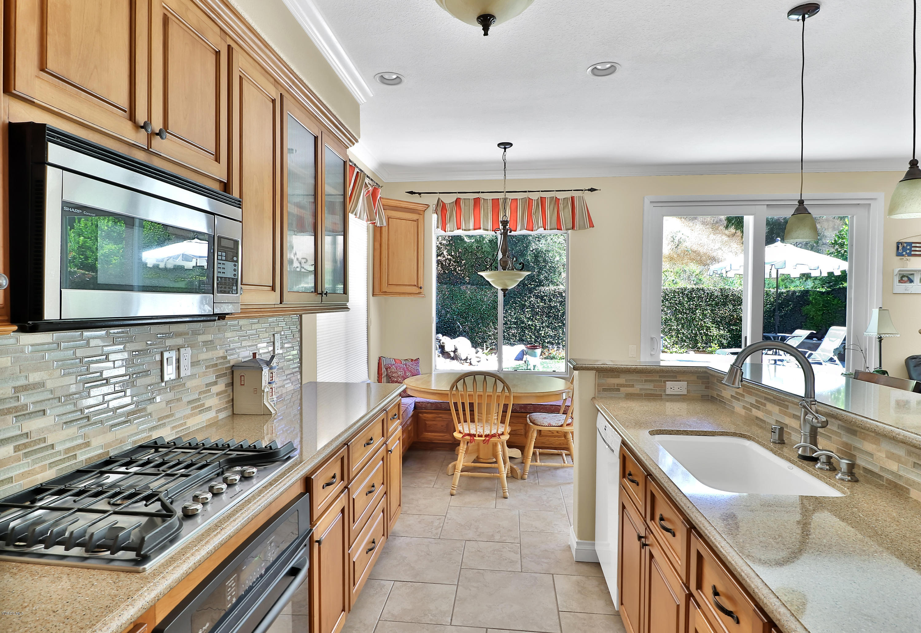 11161 Shadyridge Road Moorpark, CA 93021 - Photo 9 of 26 009_Eat in Kitchen