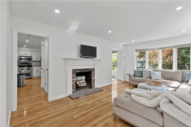 $3,300 | 12 Granada Terrace, Middletown, RI 02842