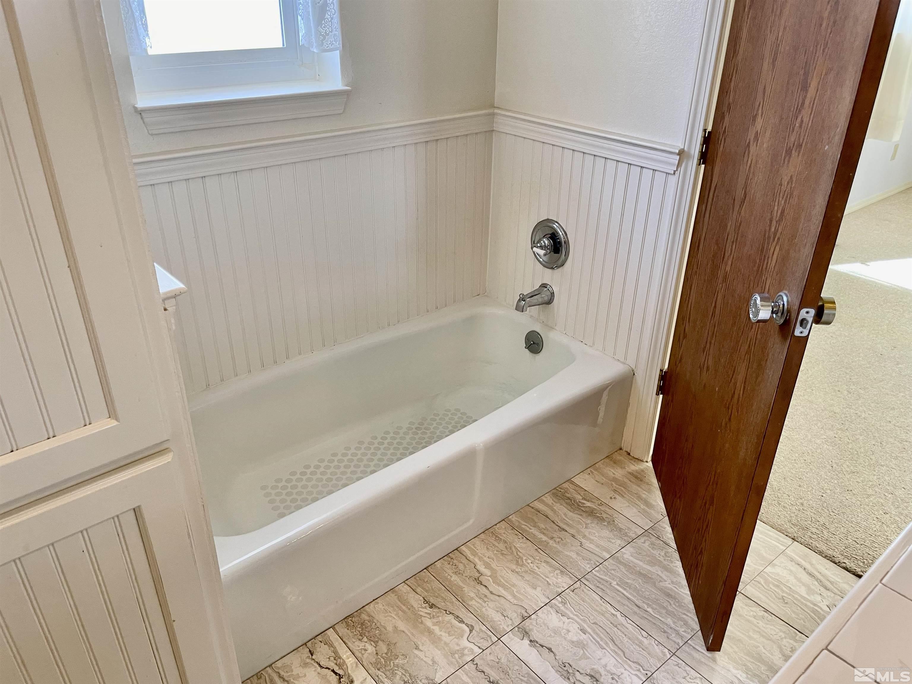 155 Cedar Lane Reno, NV 89521 - Photo 22 of 30 a bathroom with bathtub and shower