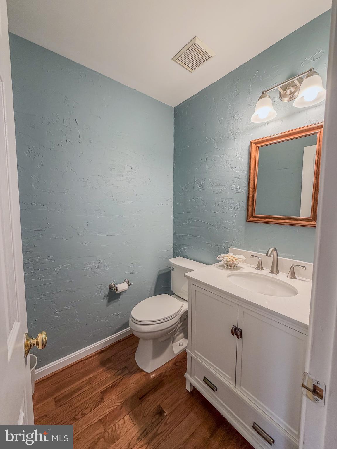 9504 Brigantine Lane Manassas, VA 20110 - Photo 14 of 33 Main Level Half bath