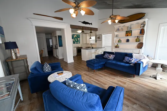 $689,000 | 775 Gulf Shore Drive, Unit 33, Destin, FL 32541