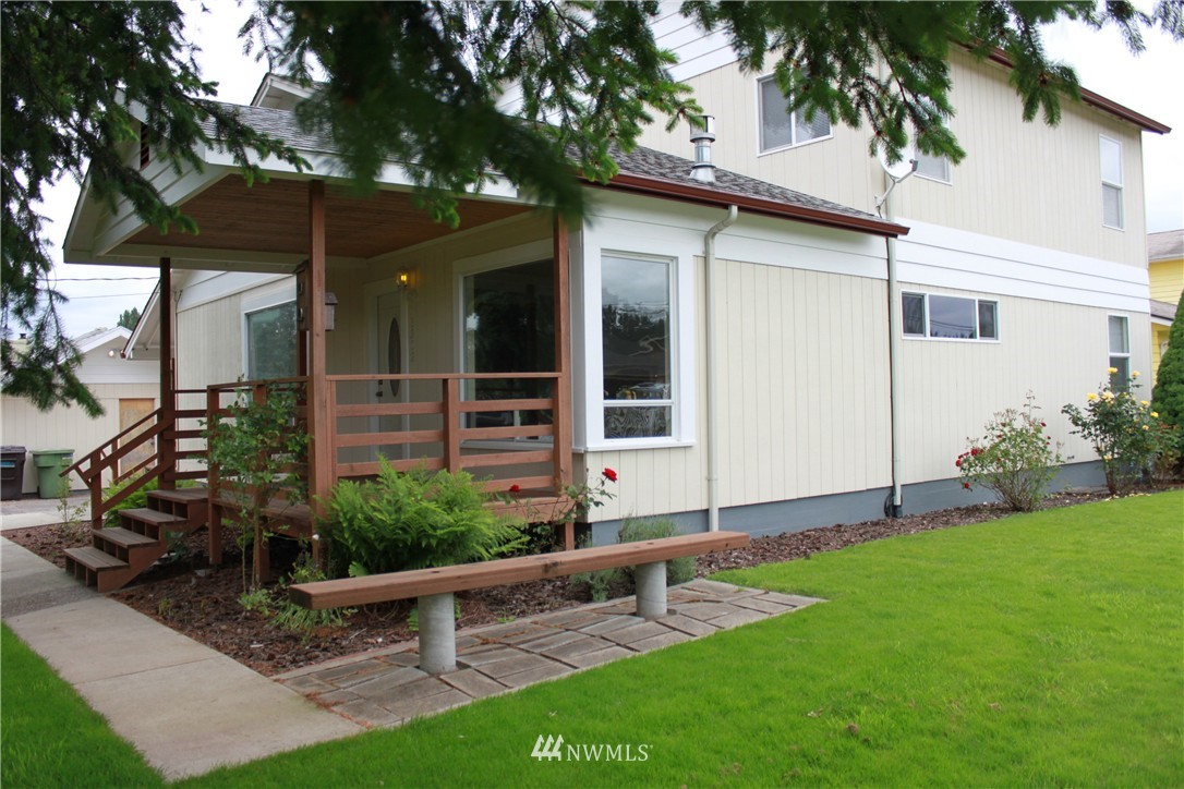 3202 Ohio Street Longview, WA 98632 - Photo 2 of 25 Gallery Image 2