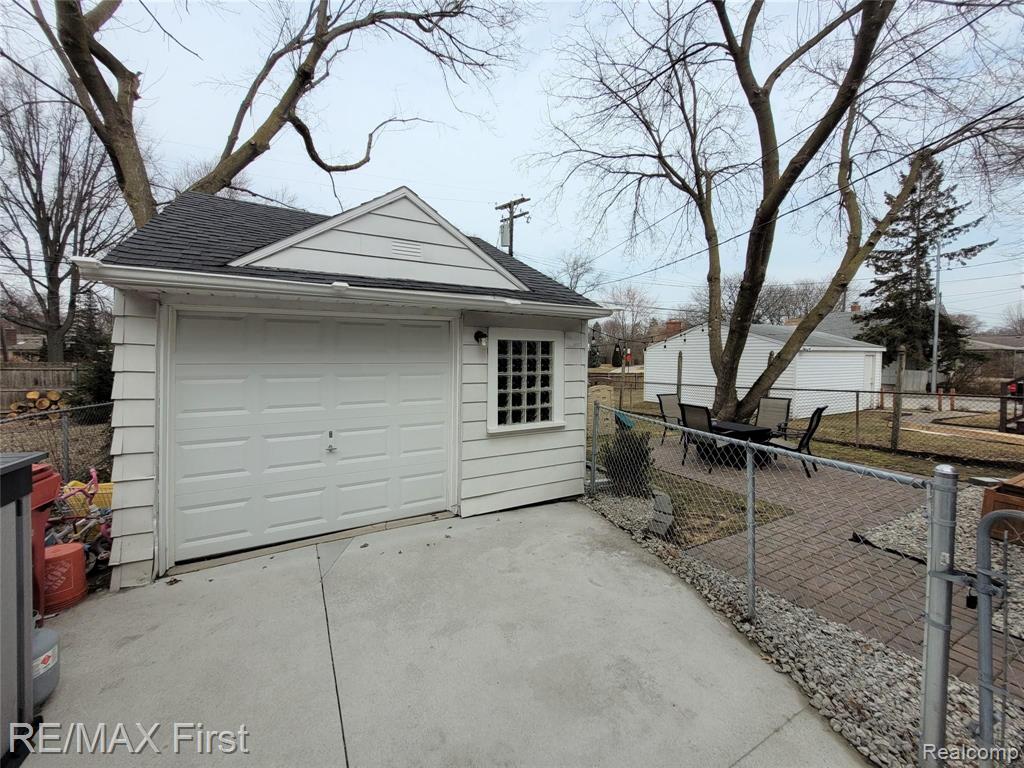 1168 Vernier Road Grosse Pointe Woods, MI 48236 - Photo 17 of 21
