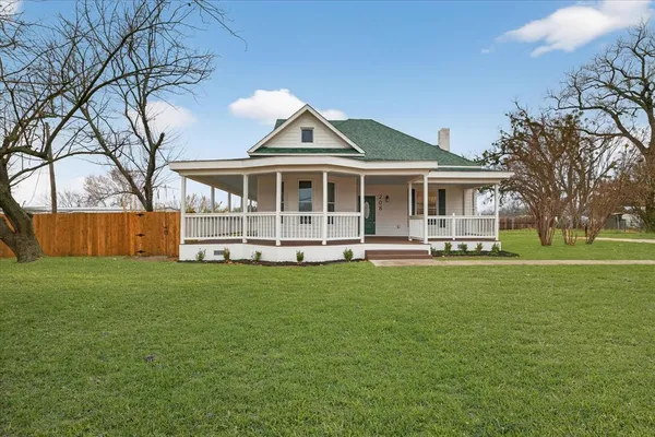 $349,900 | 208 South Main Street, Collinsville, TX 76233