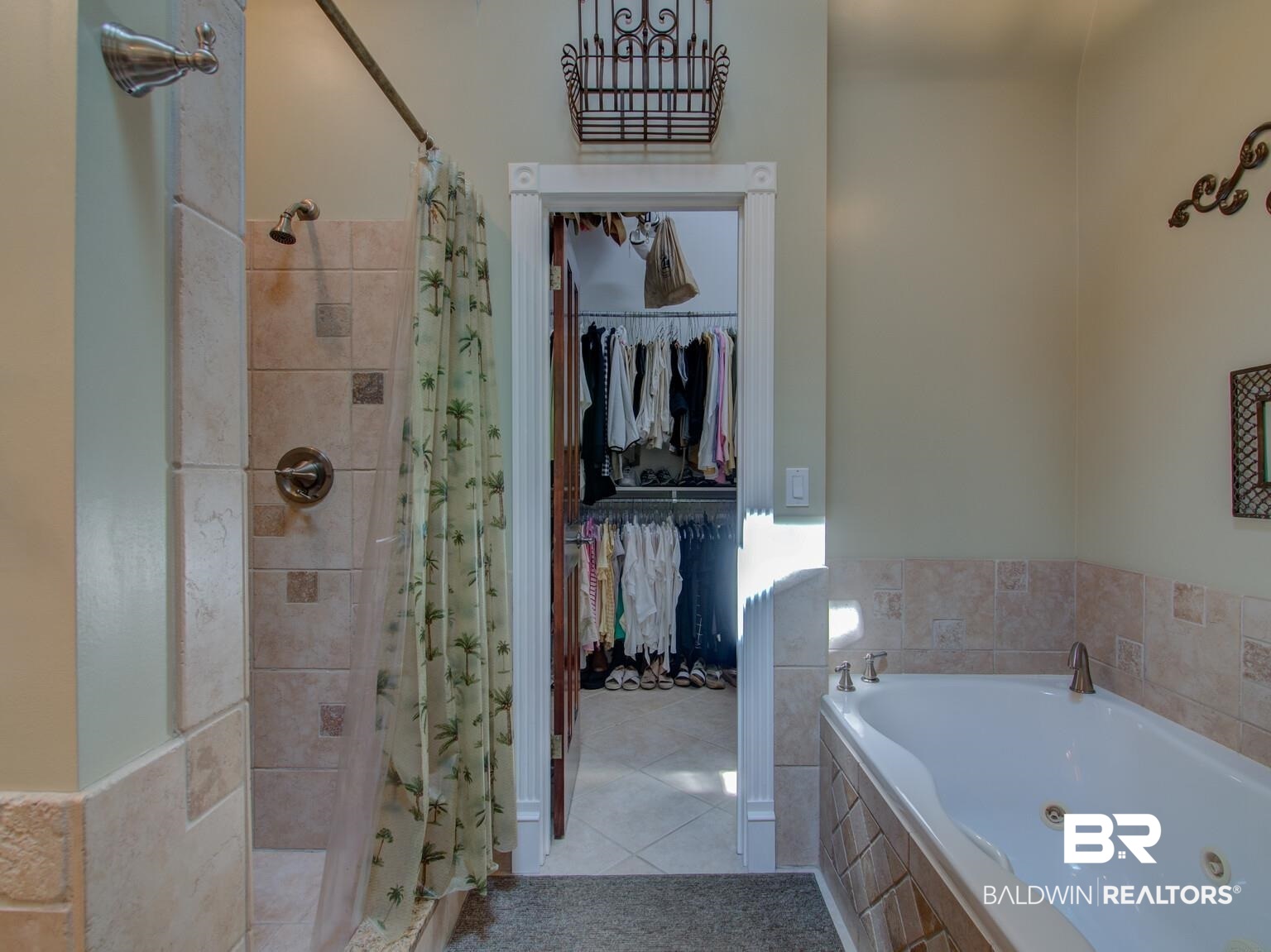 104 Everade Circle Daphne, AL 36526 - Photo 30 of 49 To Bathroom and Closet