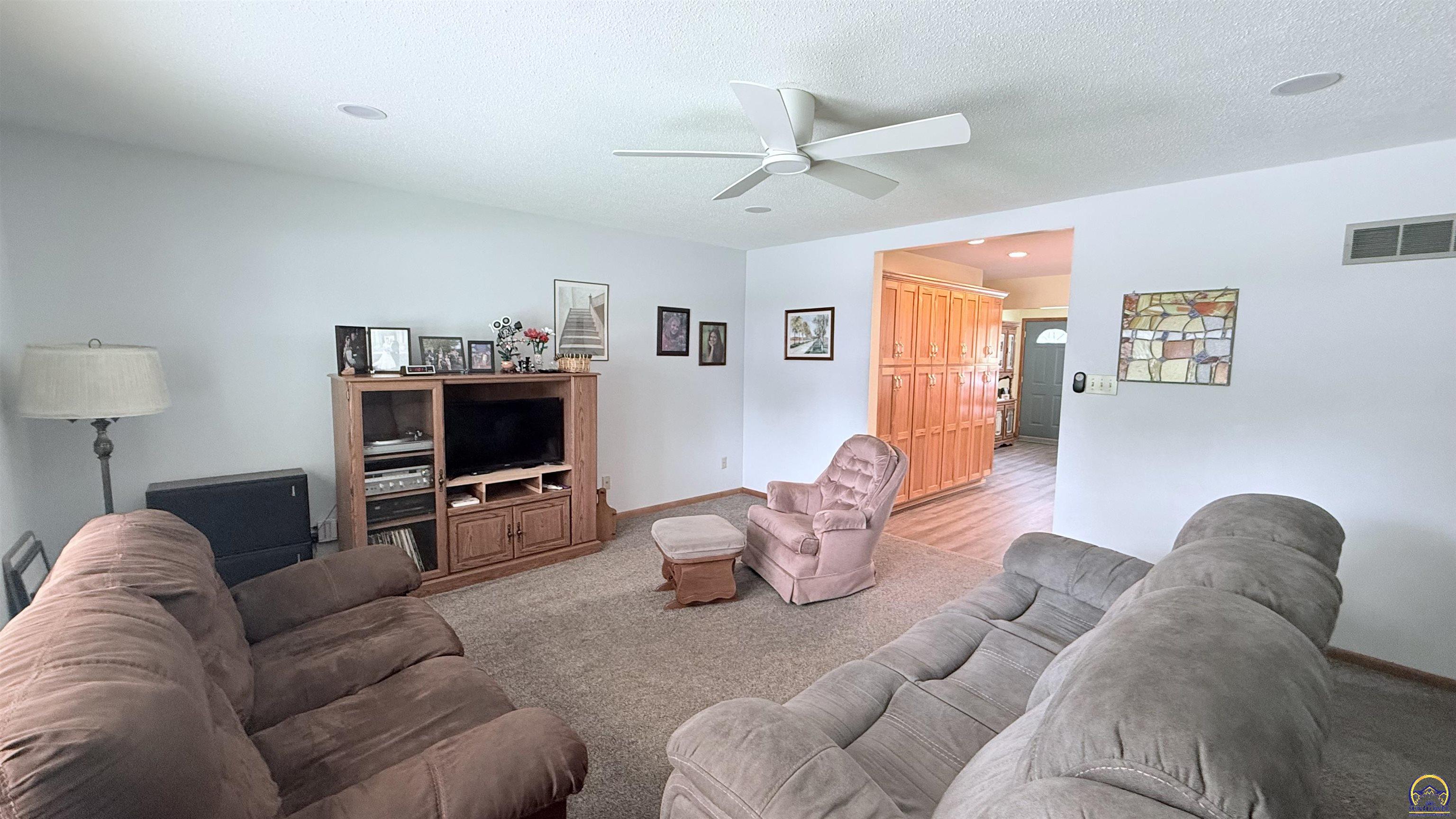 2606 Southwest 9th Street Topeka, KS 66606 - Photo 5 of 26
