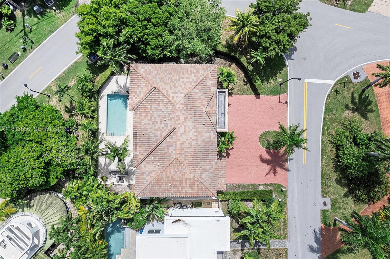 18825 North Bay Road Sunny Isles Beach, FL 33160 - Photo 3 of 62 an outdoor space with plants