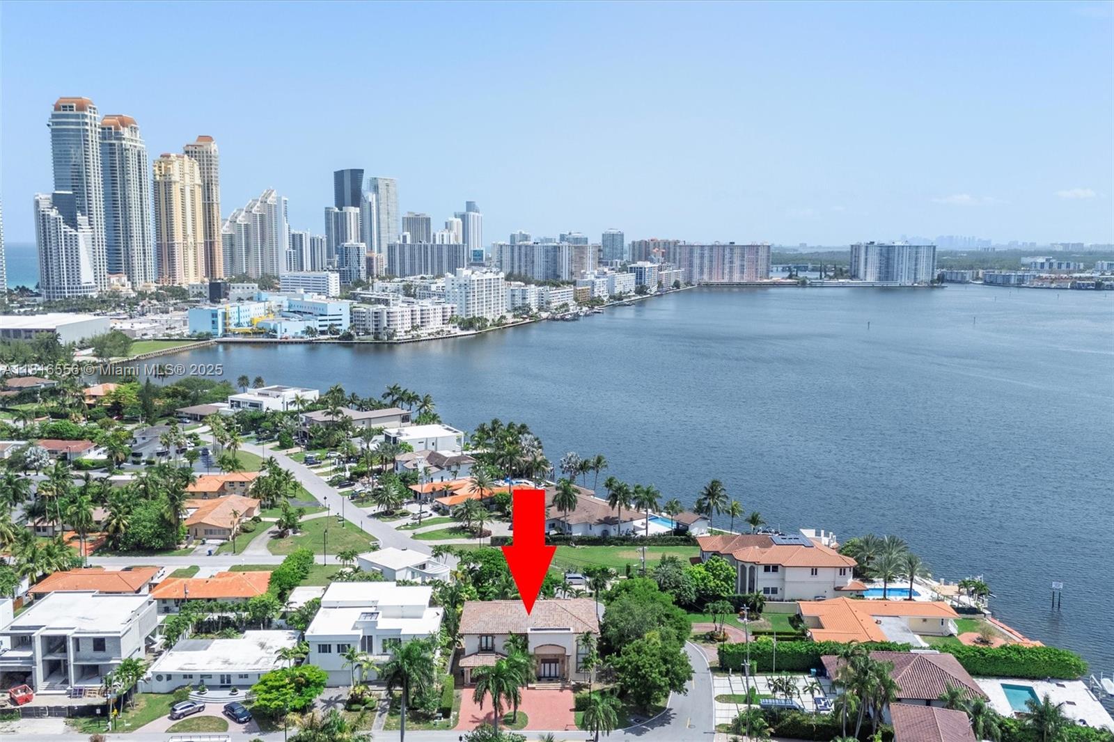 18825 North Bay Road Sunny Isles Beach, FL 33160 - Photo 6 of 62 a view of a city