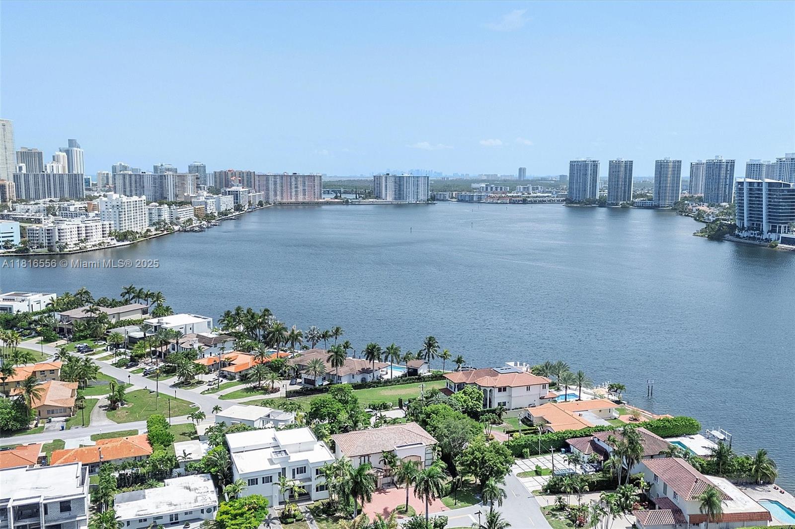 18825 North Bay Road Sunny Isles Beach, FL 33160 - Photo 8 of 62