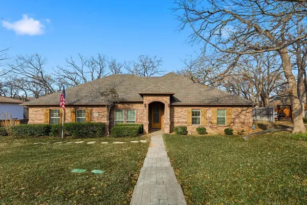 $489,900 | 204 Trailwood Drive, Euless, TX 76039