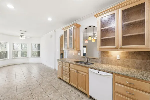 $489,900 | 204 Trailwood Drive, Euless, TX 76039