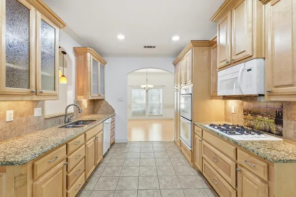 $489,900 | 204 Trailwood Drive, Euless, TX 76039