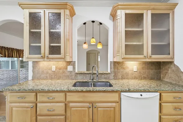 $489,900 | 204 Trailwood Drive, Euless, TX 76039