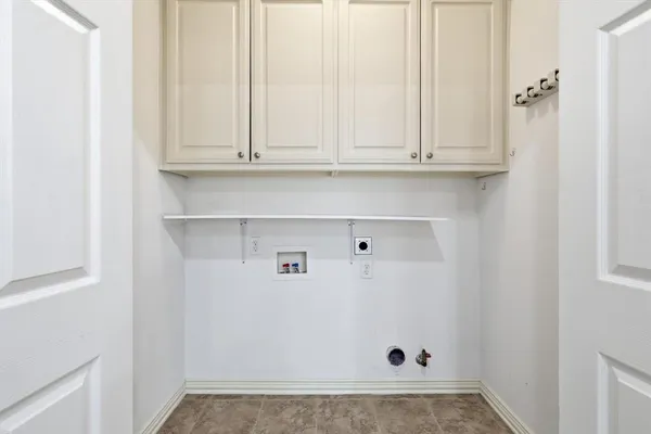 $489,900 | 204 Trailwood Drive, Euless, TX 76039