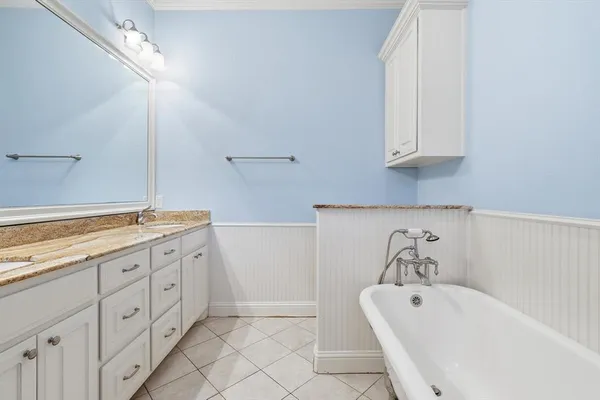 $489,900 | 204 Trailwood Drive, Euless, TX 76039