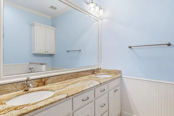 $489,900 | 204 Trailwood Drive, Euless, TX 76039