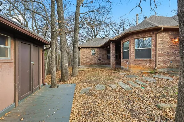 $489,900 | 204 Trailwood Drive, Euless, TX 76039