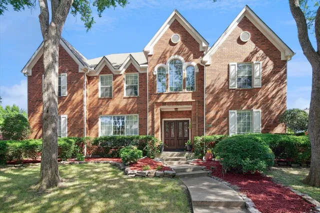 $819,999 | 2200 Southern Oak Drive, Irving, TX 75063