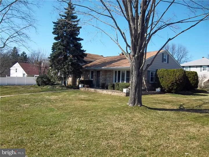 1012 Susan Road Philadelphia, PA 19115 - Photo 2 of 25 Exterior Side
