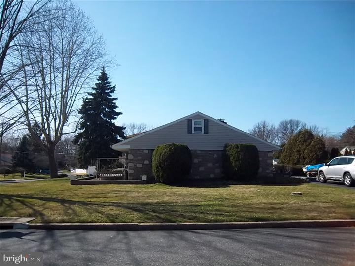 1012 Susan Road Philadelphia, PA 19115 - Photo 3 of 25 Exterior Side