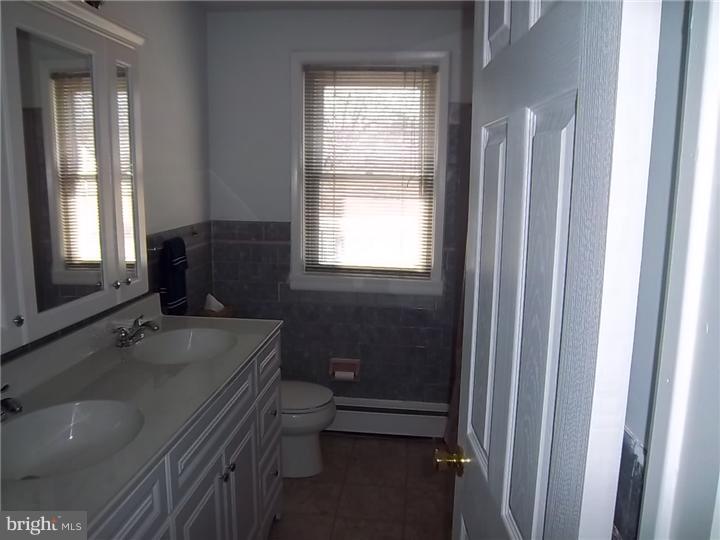 1012 Susan Road Philadelphia, PA 19115 - Photo 21 of 25 Bathroom
