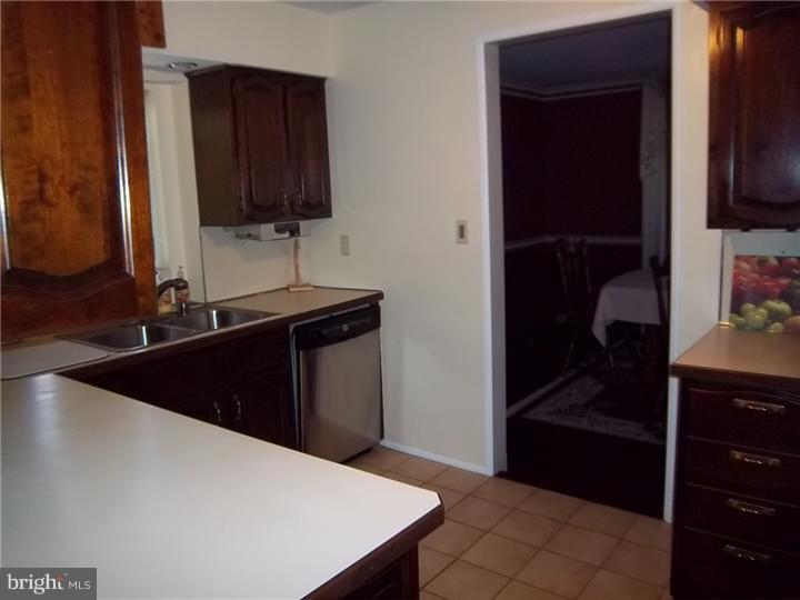 1012 Susan Road Philadelphia, PA 19115 - Photo 8 of 25 Kitchen