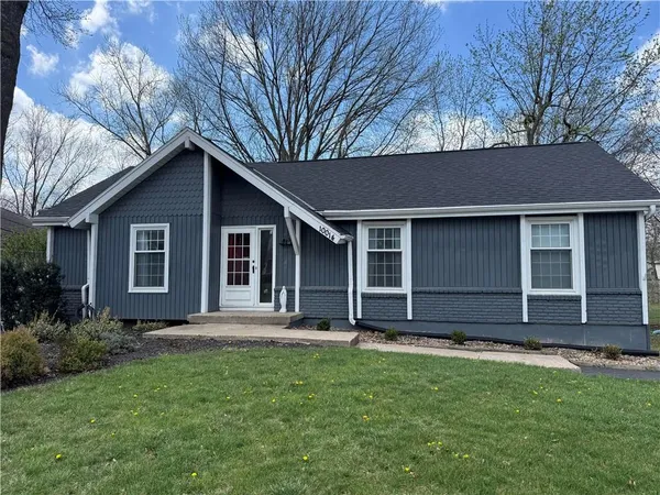 $410,000 | 10014 Rosehill Road, Lenexa, KS 66215