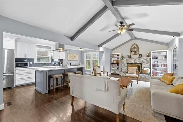 $410,000 | 10014 Rosehill Road, Lenexa, KS 66215