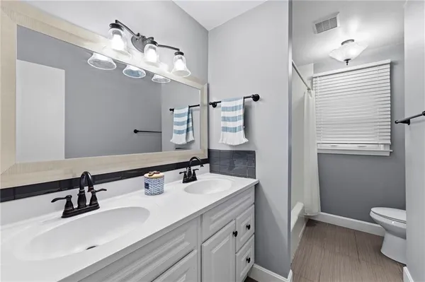 $410,000 | 10014 Rosehill Road, Lenexa, KS 66215