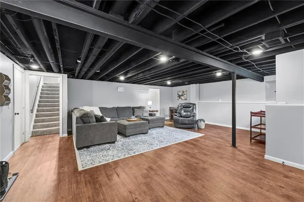 $410,000 | 10014 Rosehill Road, Lenexa, KS 66215