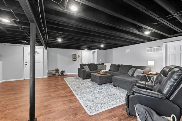 $410,000 | 10014 Rosehill Road, Lenexa, KS 66215