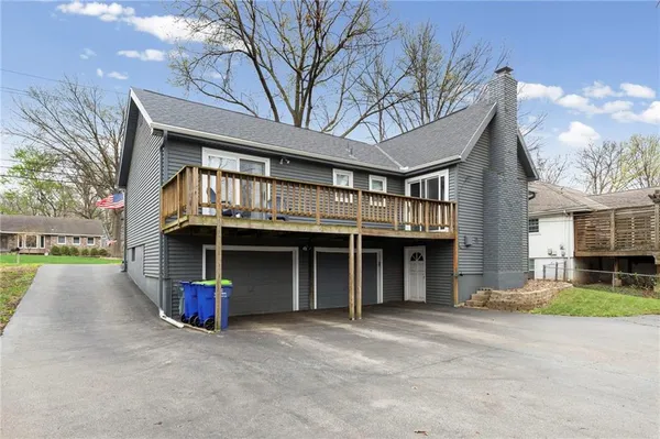 $410,000 | 10014 Rosehill Road, Lenexa, KS 66215