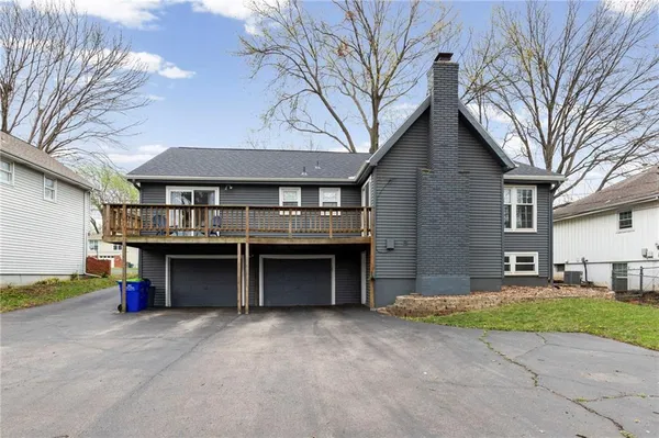 $410,000 | 10014 Rosehill Road, Lenexa, KS 66215