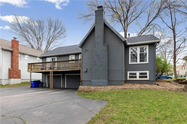 $410,000 | 10014 Rosehill Road, Lenexa, KS 66215