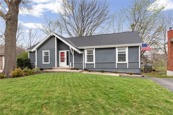 $410,000 | 10014 Rosehill Road, Lenexa, KS 66215