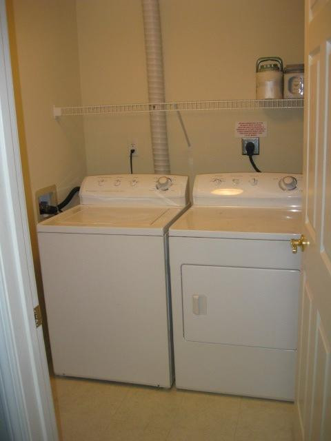 600 Southwest Vincent Way, Unit 3208 Lexington, KY 40503 - Photo 7 of 14 Full sized washer and dryer conveys.