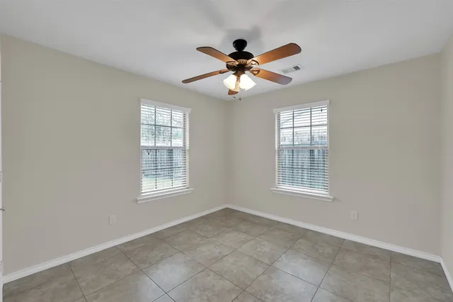 $1,350 | 163 South Bend Court, Unit B, Willis, TX 77378