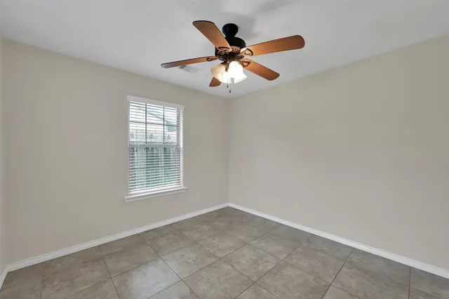 $1,350 | 163 South Bend Court, Unit B, Willis, TX 77378