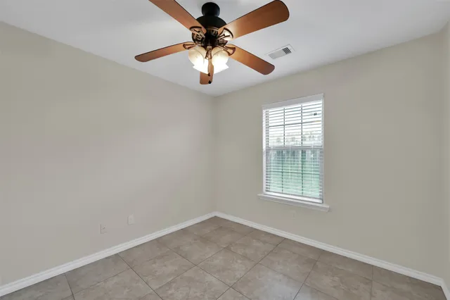 $1,350 | 163 South Bend Court, Unit B, Willis, TX 77378