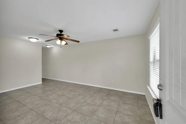 $1,350 | 163 South Bend Court, Unit B, Willis, TX 77378